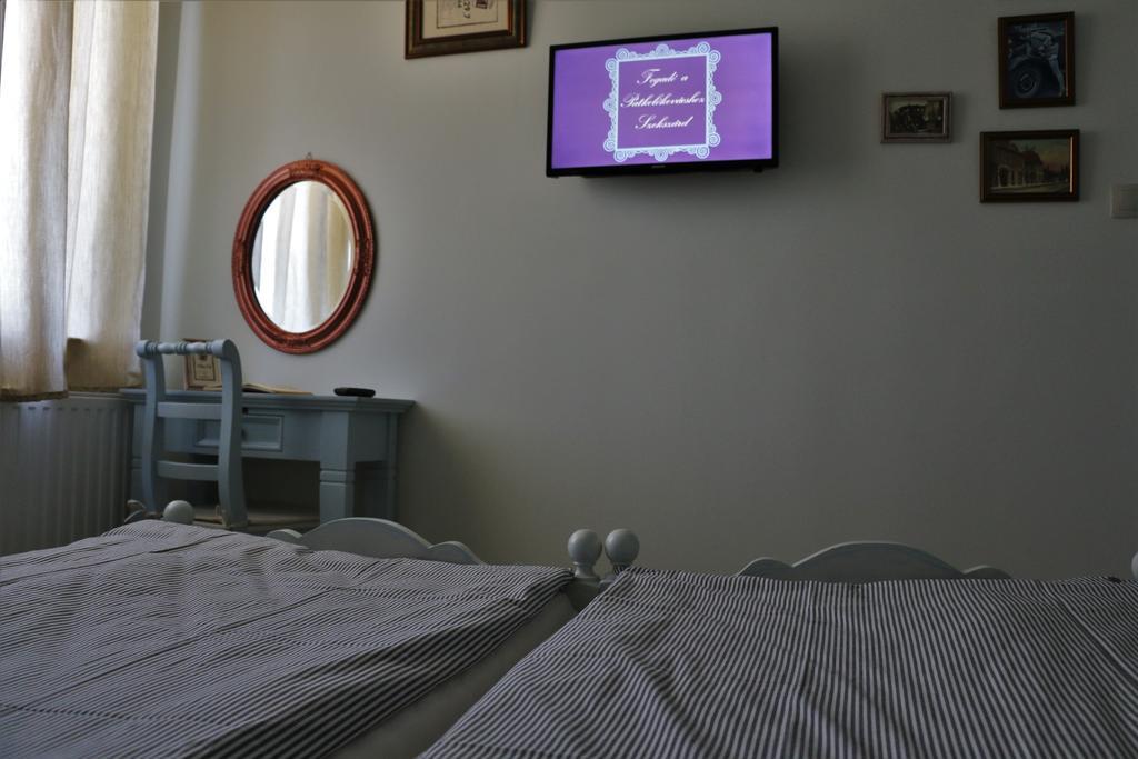 Fogado A Patkolokovacshoz Vendeghaz Szekszard Bed & Breakfast Exterior photo